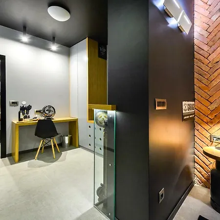 Industrial Design 招待所 4*